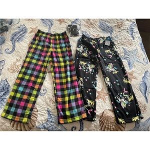 Nip girls size 7/8 Mad Dog 2 fleece pajama bottoms & pair of socks